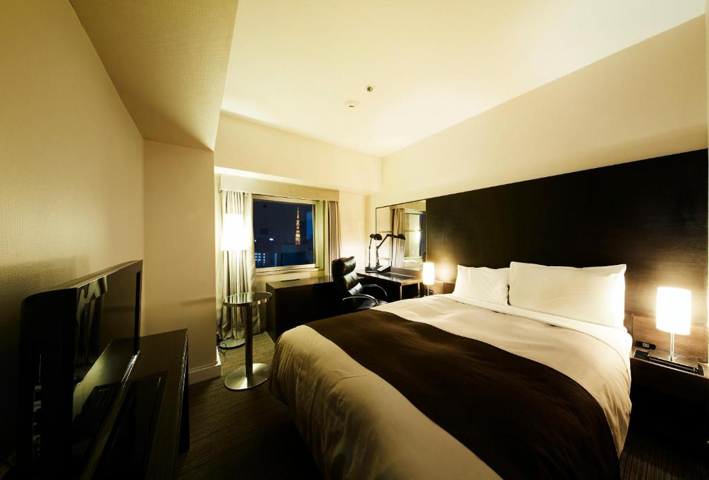 Postel nebo postele na pokoji v ubytování Ginza Grand Hotel