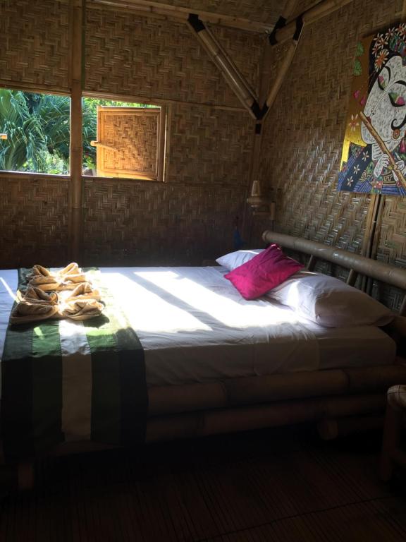 Postel nebo postele na pokoji v ubytování Rumah Kundun