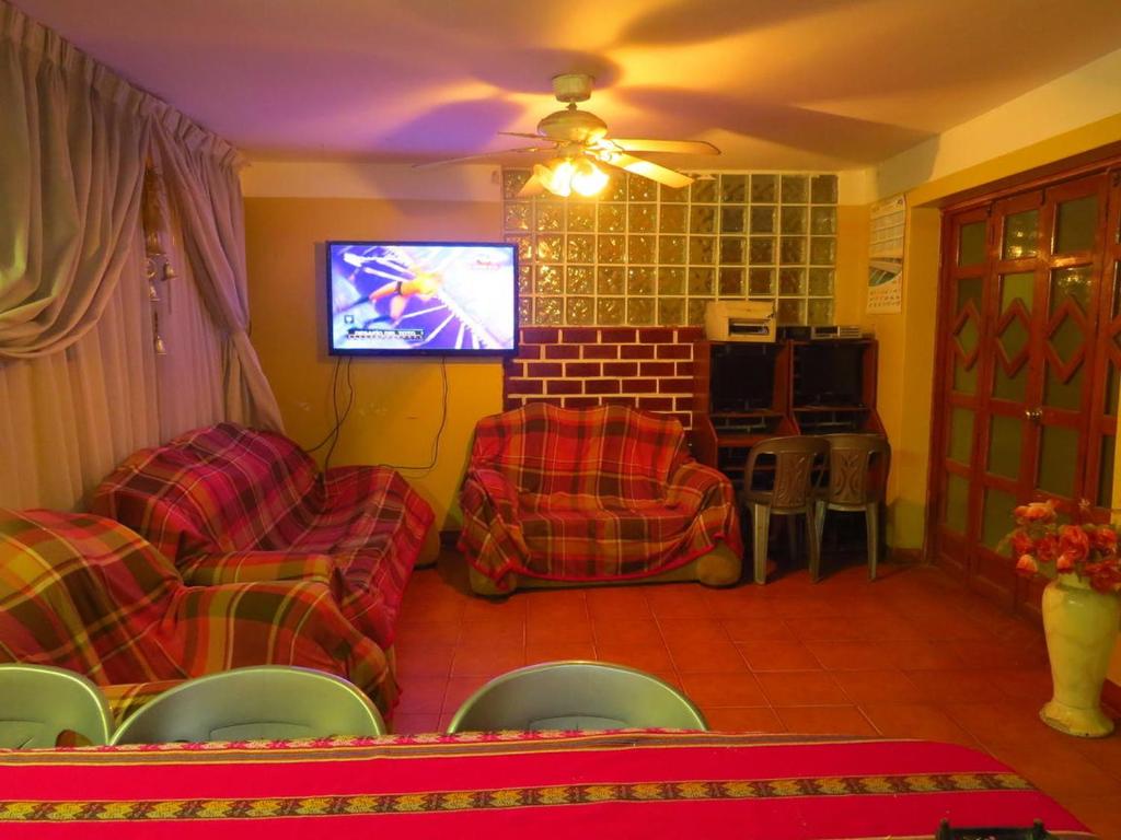 TV a/nebo společenská místnost v ubytování Nery Lodging