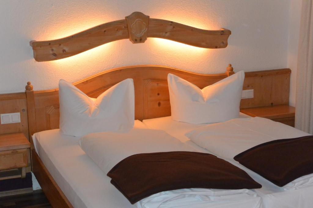Postel nebo postele na pokoji v ubytování Hotel Schlee