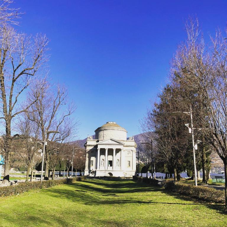 a white building with a dome on top of it at Como Luxury Rooms in Como