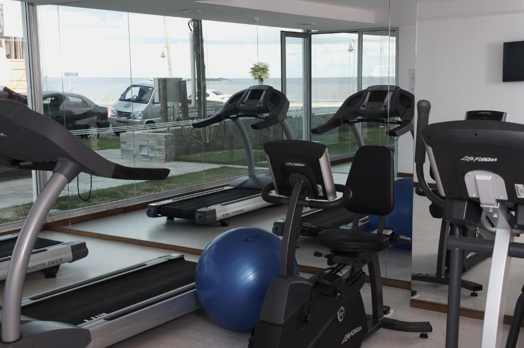 Fitness centrum a/nebo fitness zařízení v ubytování Real Colonia Hotel & Suites