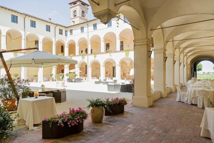 Reštaurácia alebo iné gastronomické zariadenie v ubytovaní Relais Fontevivo