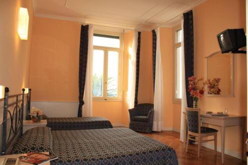 Łóżko lub łóżka w pokoju w obiekcie Hotel Excelsior Splendide