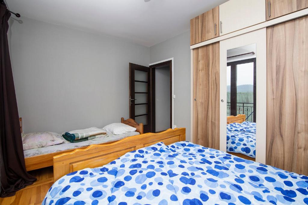 a bedroom with two beds in a room at Apartmani Tarsko Sunce in Kaludjerske Bare