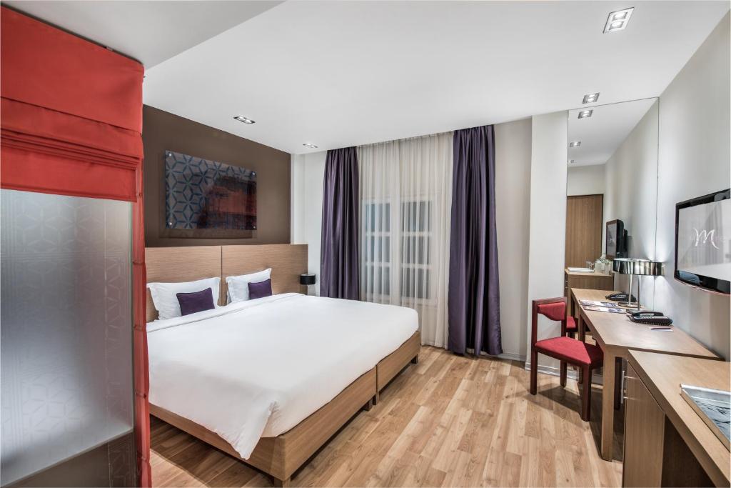 Classic Superior Double Room with City View
