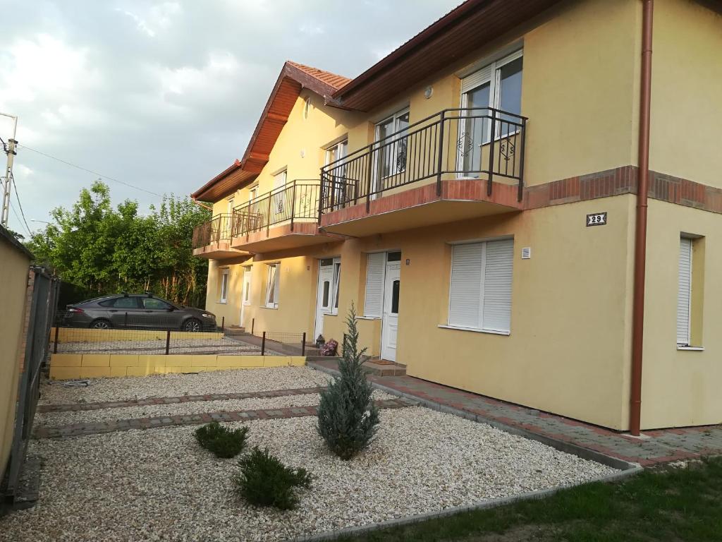 Budova, v ktorej sa apartmán nachádza