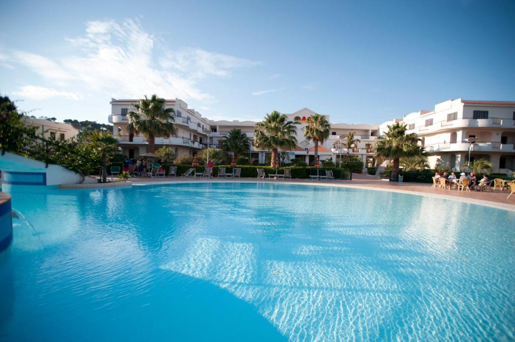 Bazén v ubytování Oasiclub Hotel nebo v jeho okolí