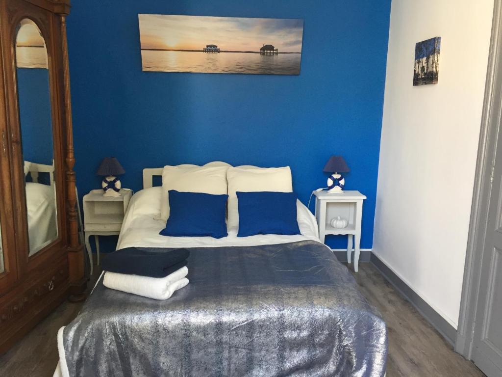 Villa des T - Double Room With Private Bathroom