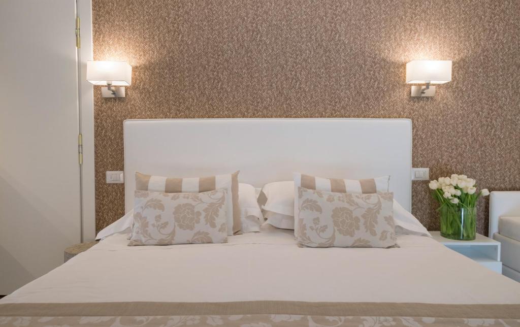 Łóżko lub łóżka w pokoju w obiekcie Hotel Mon Cheri