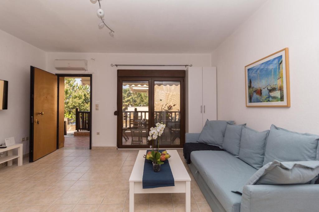 Posezení v ubytování Alexger Psakoudia Seaview House