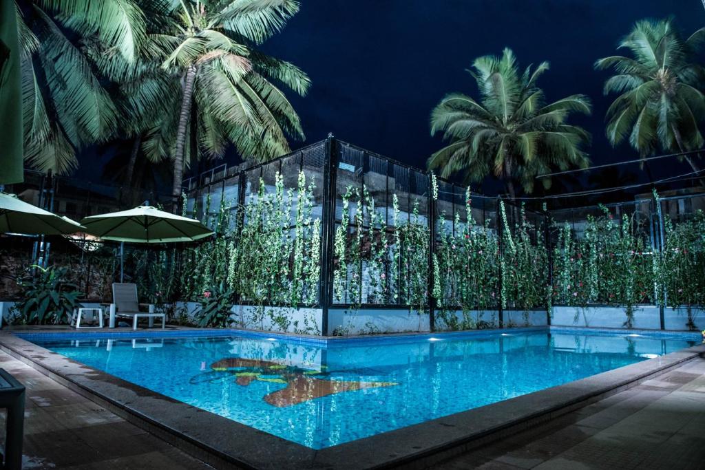 La alberca dentro o cerca de FabHotel Prime Sarala Crown With Pool - Nr Calangute Beach