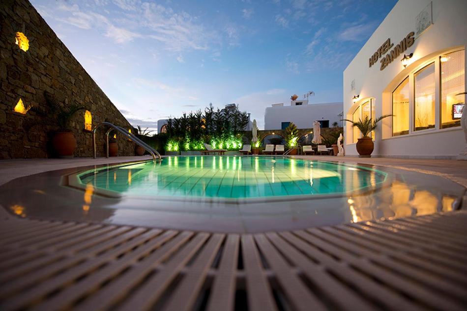 Bazén v ubytování Zannis Hotel nebo v jeho okolí