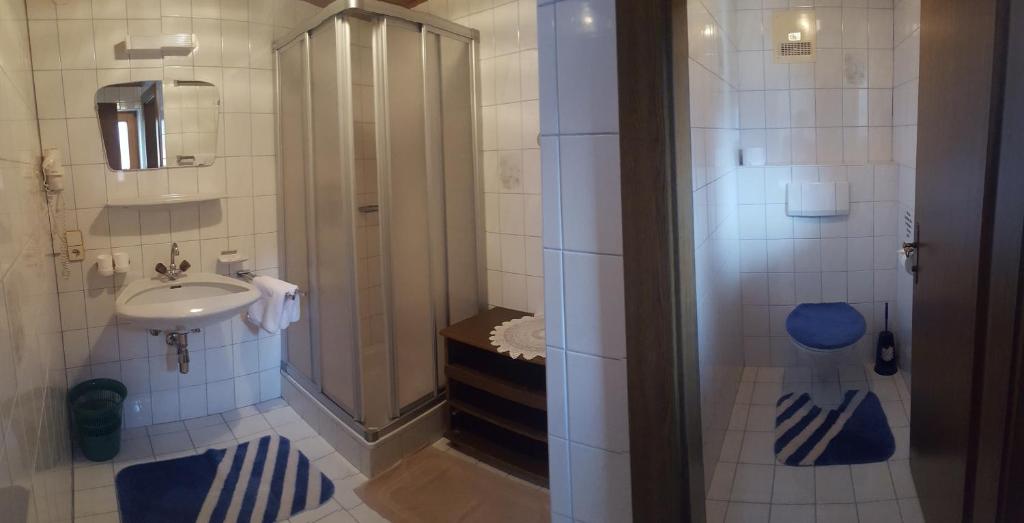 Kúpeľňa v ubytovaní Gästehaus Eberl - Rita