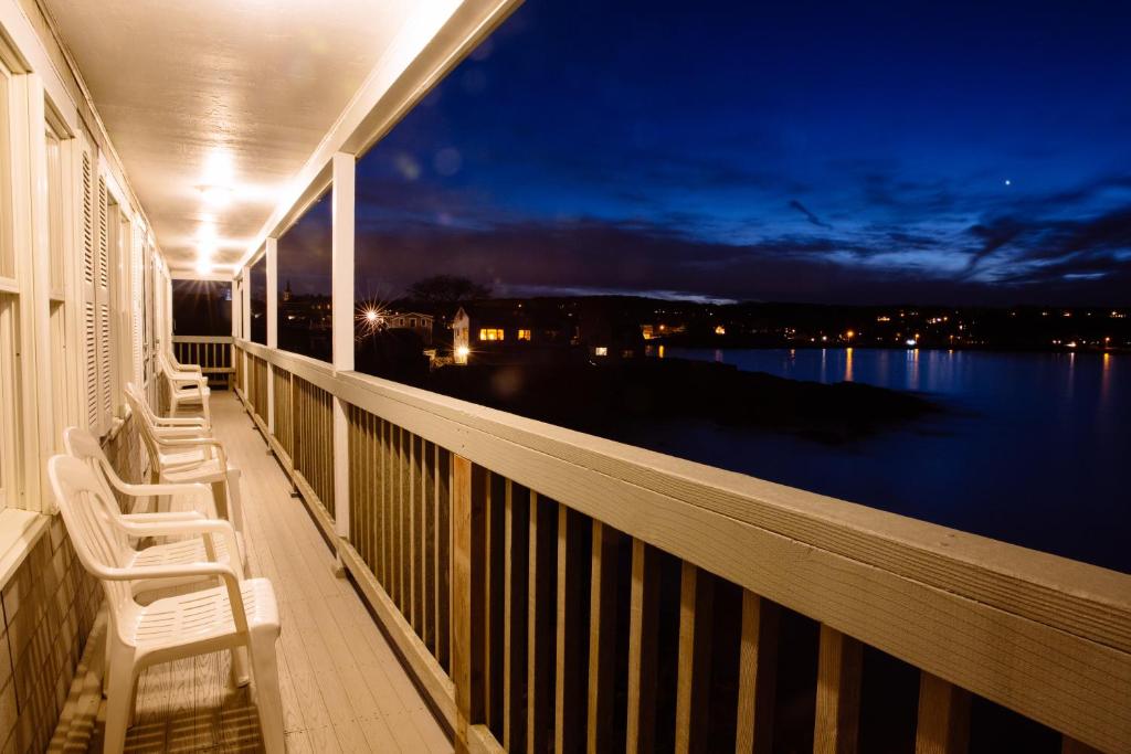 Balkón nebo terasa v ubytování Bearskin Neck Motor Lodge
