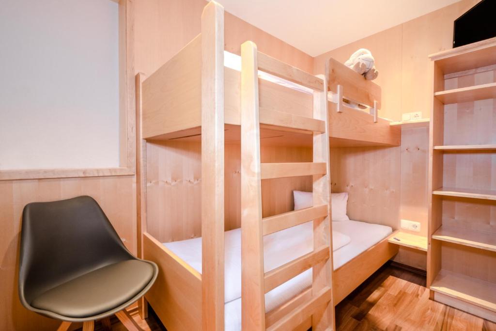 Postel nebo postele na pokoji v ubytování Hotel Garni Krumbach