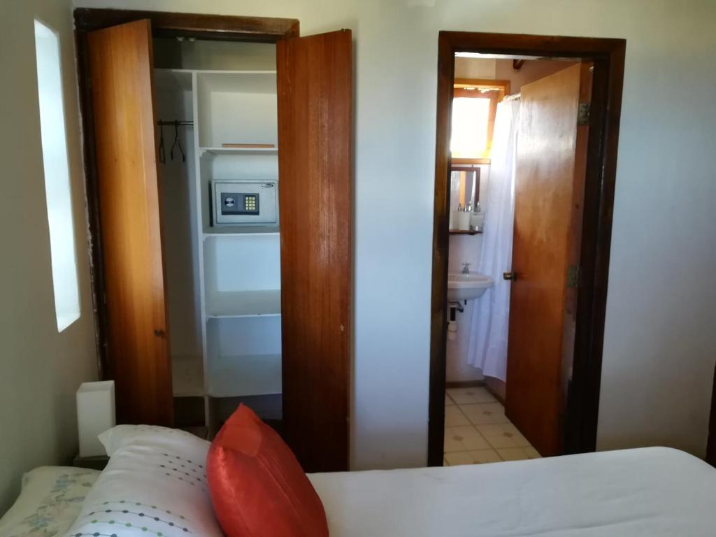 Postel nebo postele na pokoji v ubytování Cabañas, Habitaciones y Restaurant Montemar