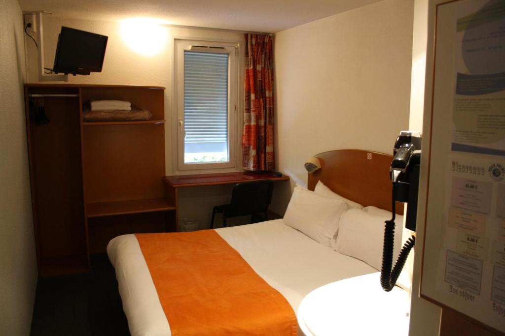 Postel nebo postele na pokoji v ubytování Hôtel Quick Palace Valence Nord