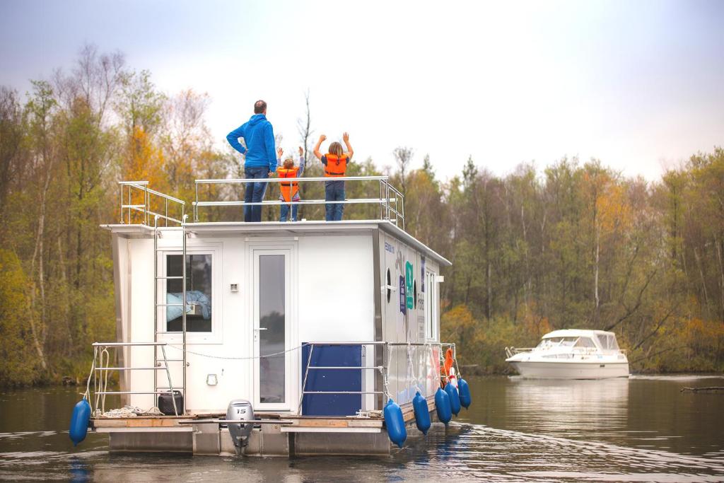 Kuhnle-Tours Bootshaus Zeuthen - Boat - Febomobil 1180