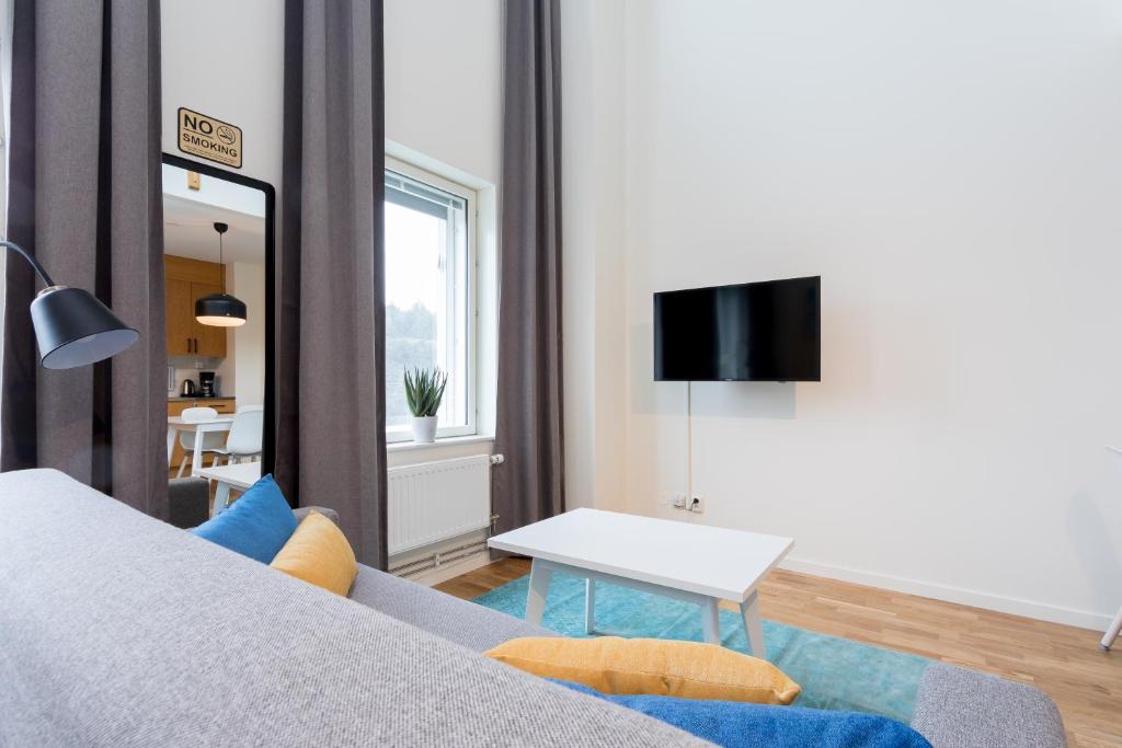 TV a/nebo společenská místnost v ubytování ApartDirect Hammarby Sjöstad