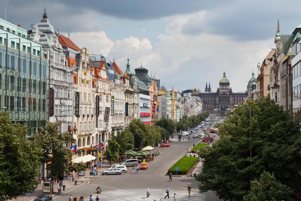 Nespecifikovaný výhled na destinaci Praha nebo výhled na město při pohledu z hotelu