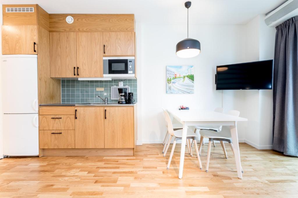 Kuchyň nebo kuchyňský kout v ubytování ApartDirect Hammarby Sjöstad