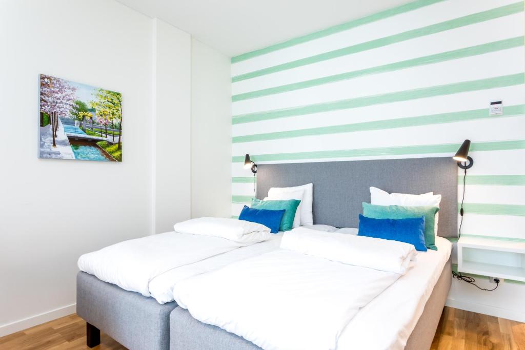 Postel nebo postele na pokoji v ubytování ApartDirect Hammarby Sjöstad