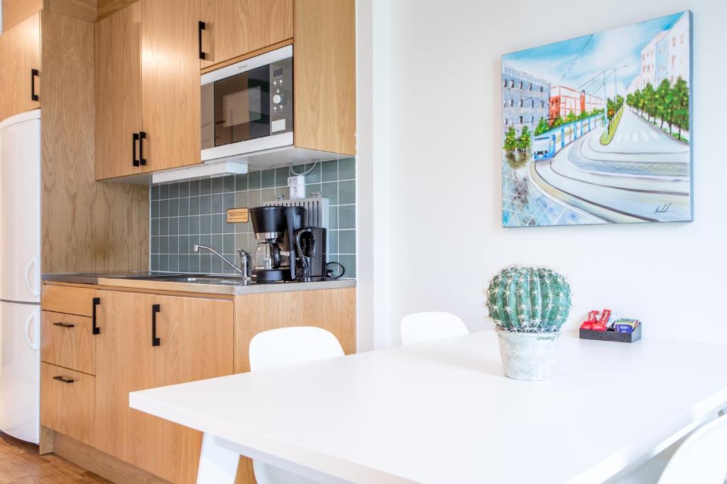 Kuchyň nebo kuchyňský kout v ubytování ApartDirect Hammarby Sjöstad