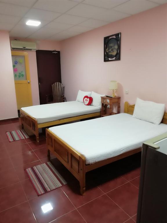 Postel nebo postele na pokoji v ubytování Sunshine Hotel