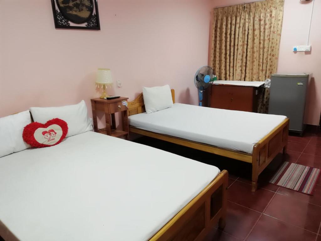 Postel nebo postele na pokoji v ubytování Sunshine Hotel