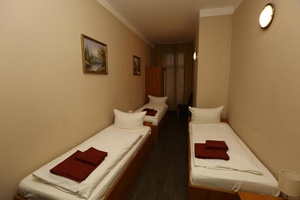 Postel nebo postele na pokoji v ubytování Hotel AI Königshof