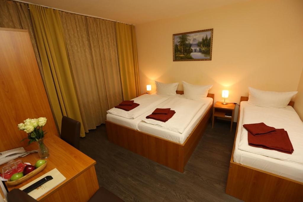 Postel nebo postele na pokoji v ubytování Hotel AI Königshof