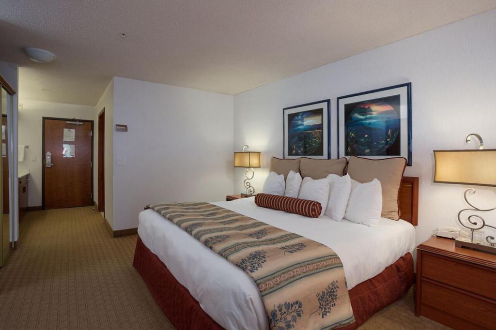 Postel nebo postele na pokoji v ubytování Shilo Inn Suites Ocean Shores