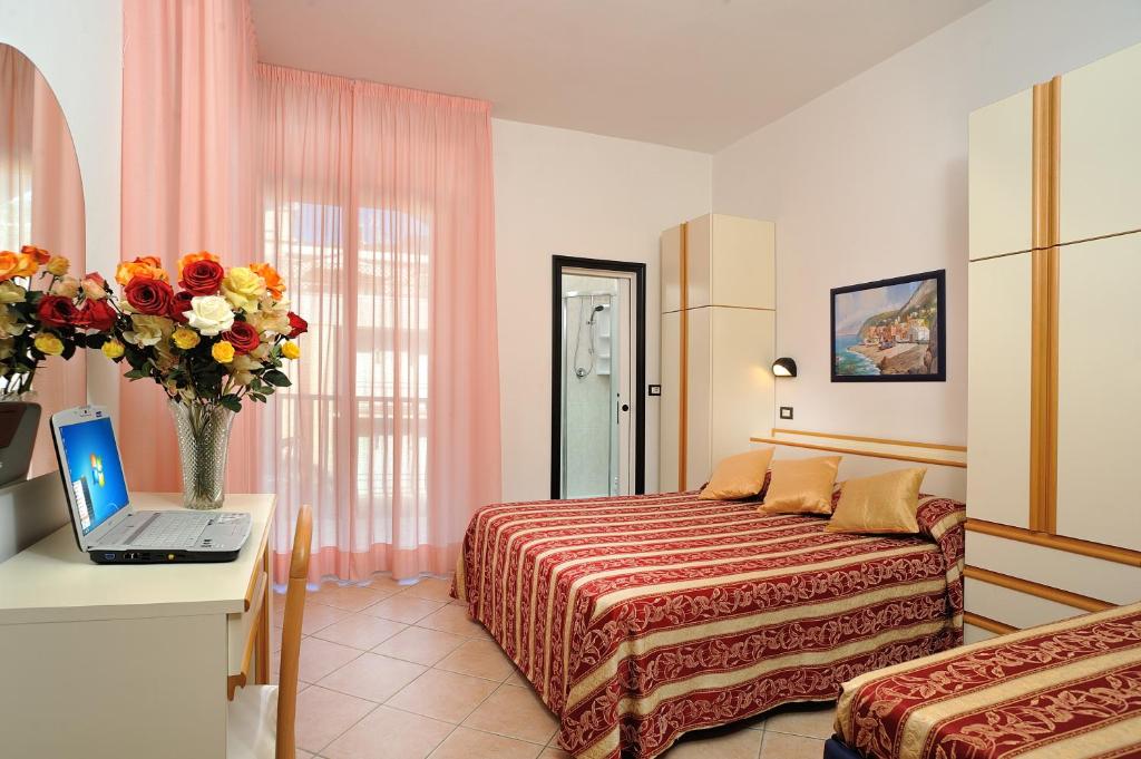 Postel nebo postele na pokoji v ubytování Hotel Amedeo