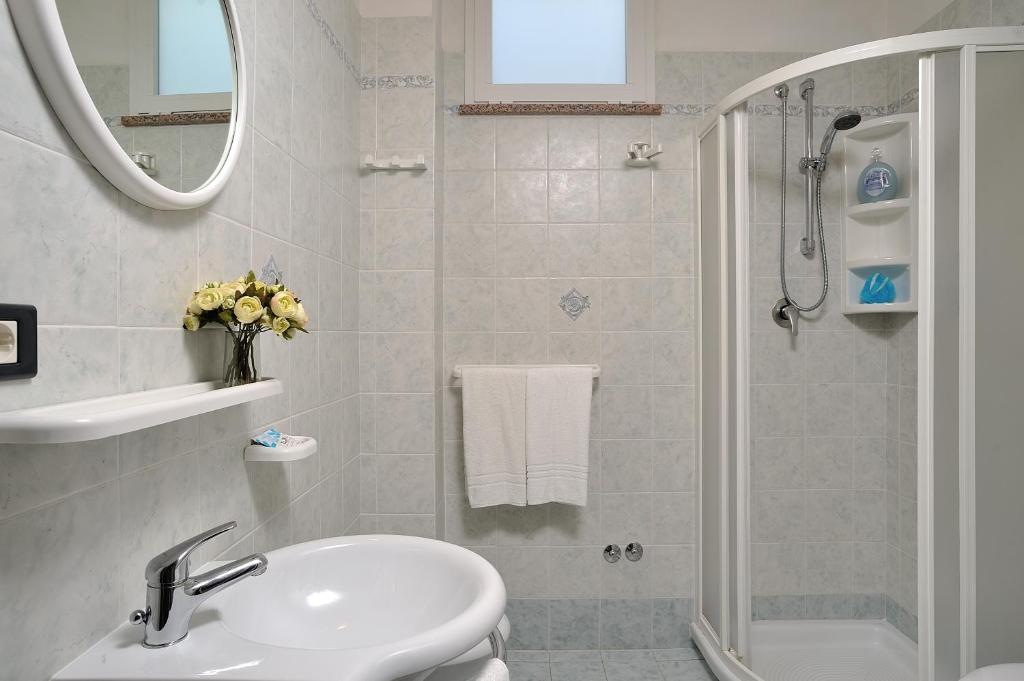 Koupelna v ubytování Hotel Amedeo