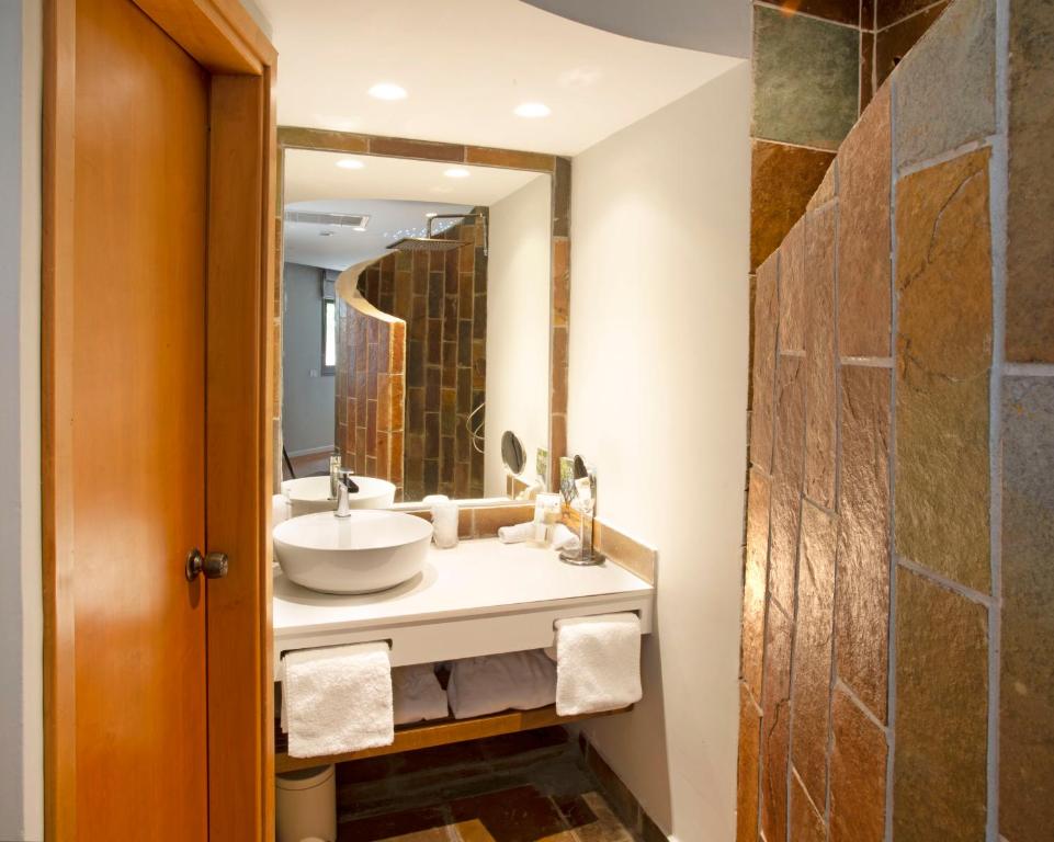 Koupelna v ubytování Romantic suite in Caesarea