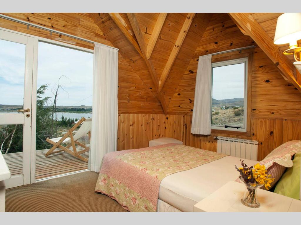 Cama ou camas em um quarto em Blanca Patagonia Hostería Boutique y Cabañas