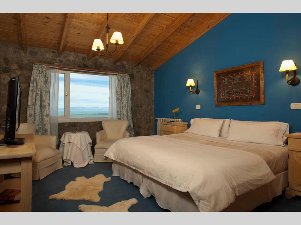 Cama ou camas em um quarto em Blanca Patagonia Hostería Boutique y Cabañas