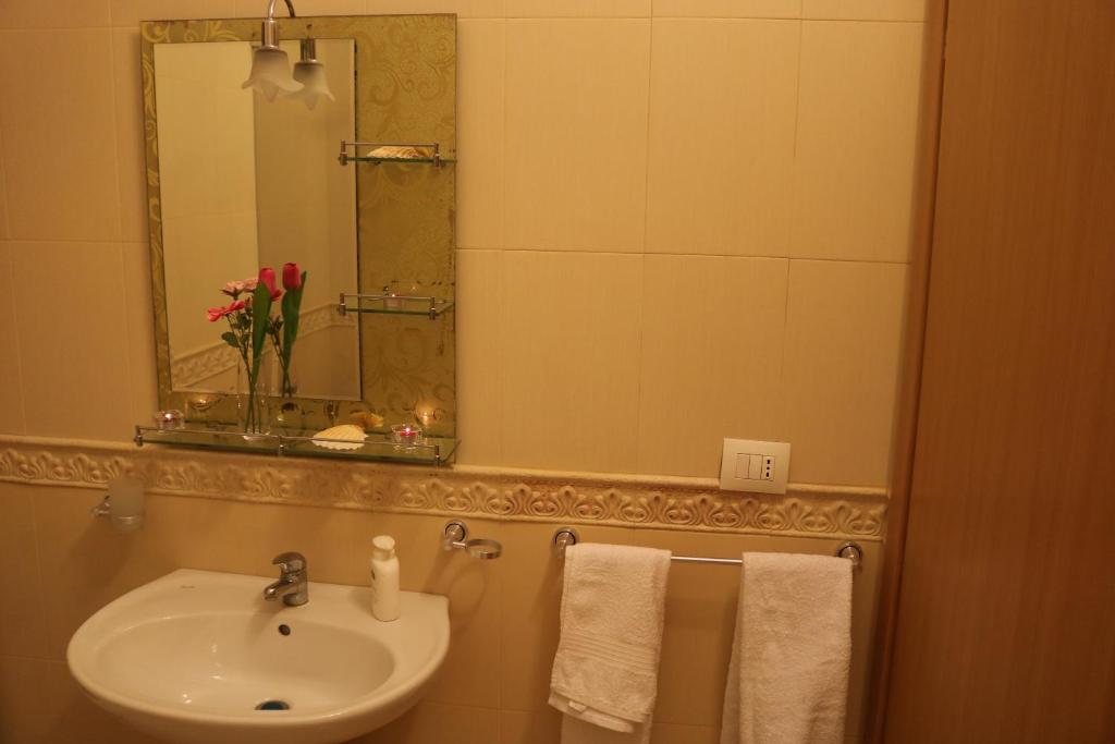 Belleview Apartment 5 - Image 8