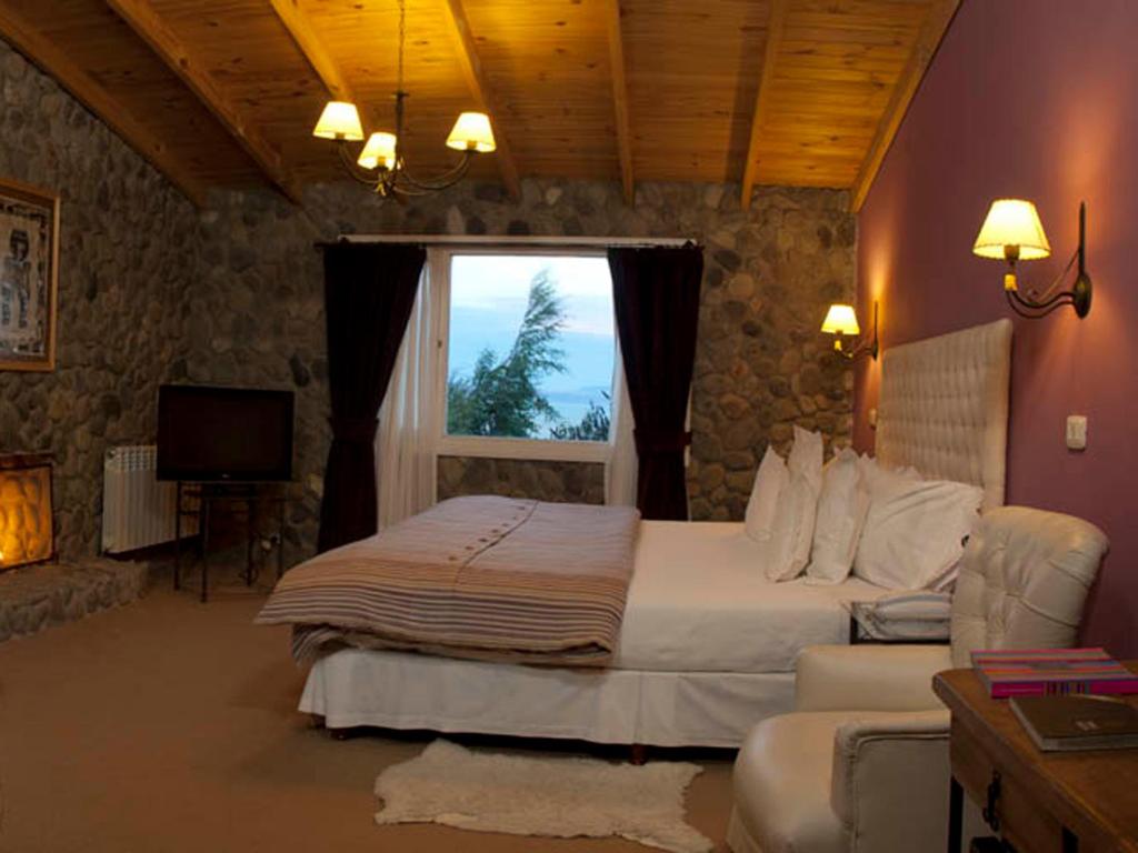 Cama ou camas em um quarto em Blanca Patagonia Hostería Boutique y Cabañas