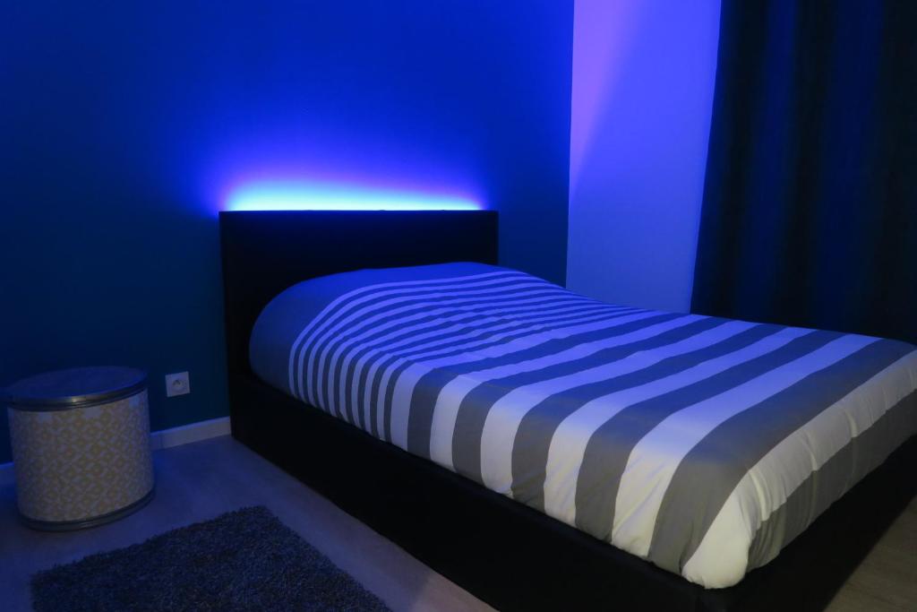 Postel nebo postele na pokoji v ubytování SMILE APPARTS - Appartements - Au coeur de Lorient - Au calme - Tout Confort