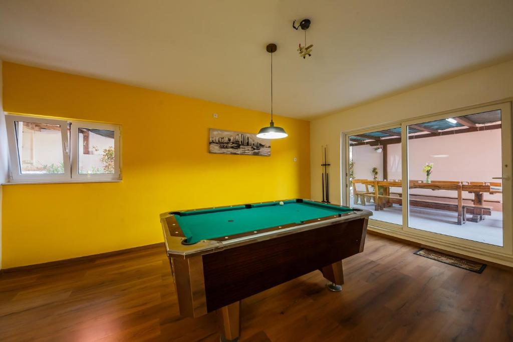 Biliár nebo kulečník v ubytování Villa Nora