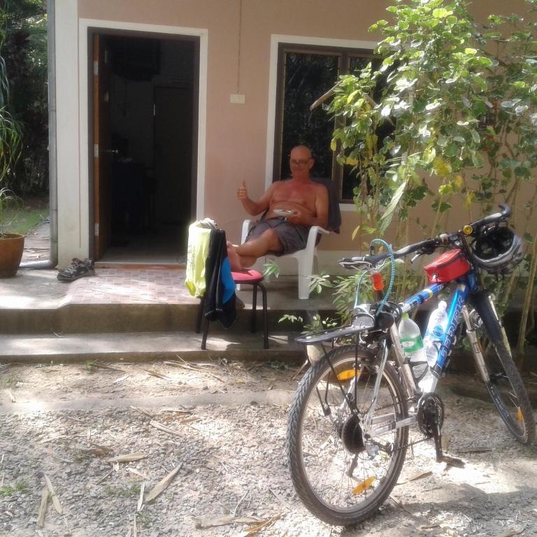Jízda na kole v ubytování Suan Bang Bon Guest House nebo okolí