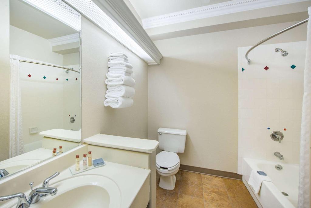 Hawthorn Extended Stay by Wyndham El Paso - King Room- Non Fumatori