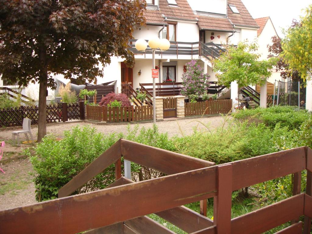 Patio – photo 6