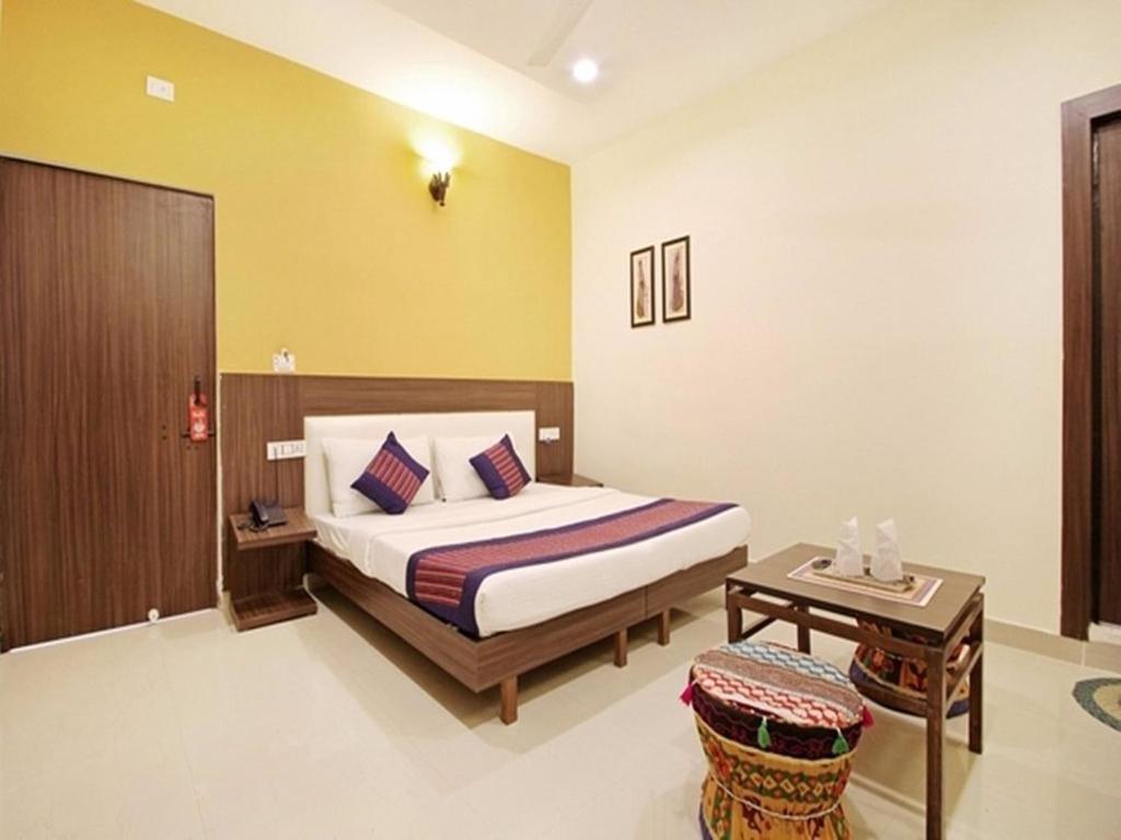 Taj Haveli Hotel Agra - Walkable Distance From Taj Mahal - Deluxe Triple Room