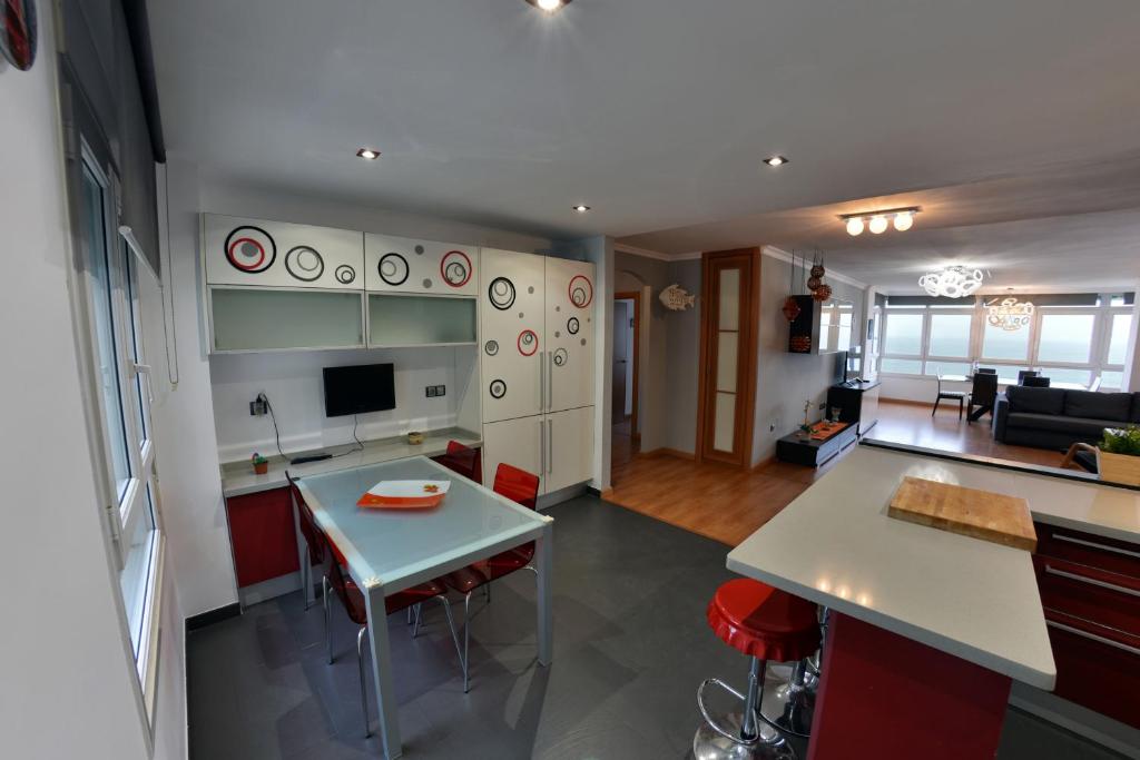 Kuchyň nebo kuchyňský kout v ubytování WonderStays Apartamento La Jabega