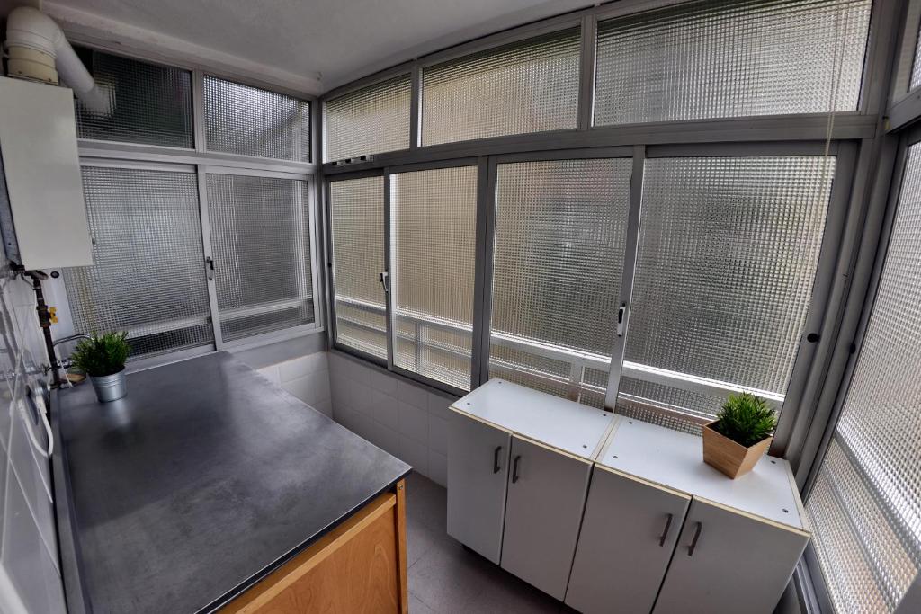 Kuchyň nebo kuchyňský kout v ubytování WonderStays Apartamento La Jabega