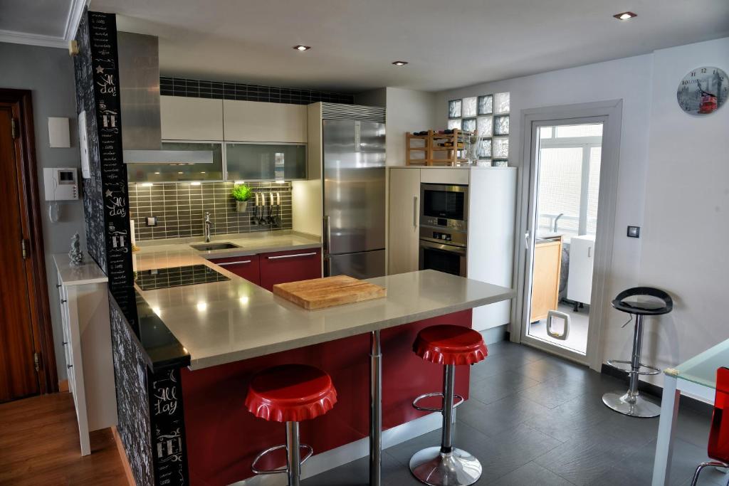 Kuchyň nebo kuchyňský kout v ubytování WonderStays Apartamento La Jabega