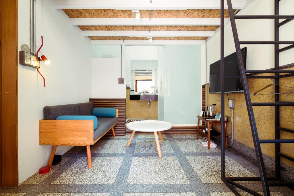 TV a/nebo společenská místnost v ubytování With Inn Hostel